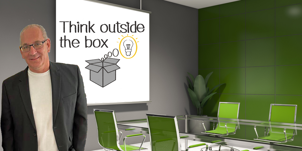 Modernes grünes Büro mit Text out of the box und Kai