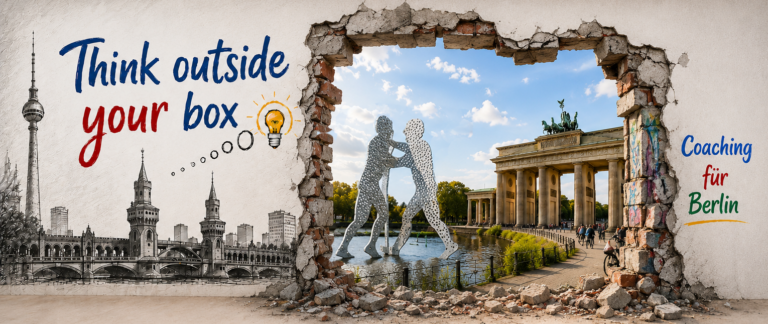 Think outside your box auf einer Mauer, Berlin als Zeichnung schwarz, daneben mit einem Durchbruch ins bunte Berlin (fotorealistsich)